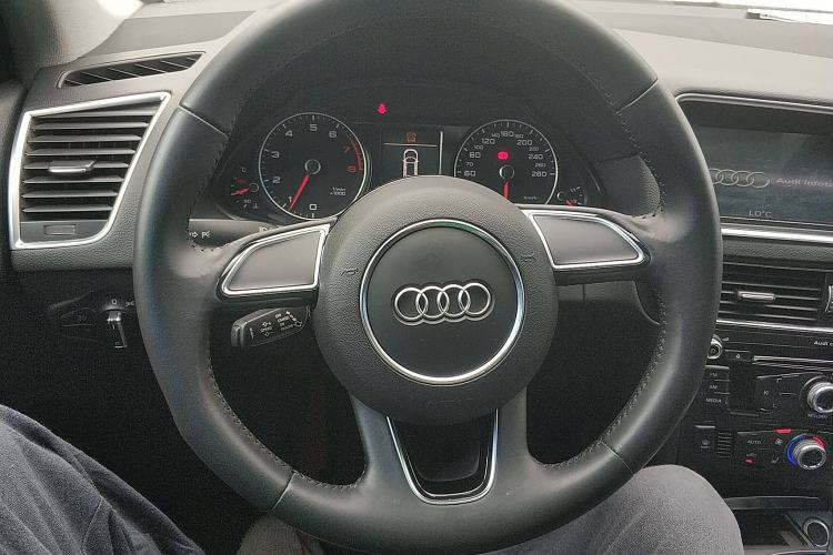 Used Audi Q5 2017 Plus 40 TFSI Ambition Model
