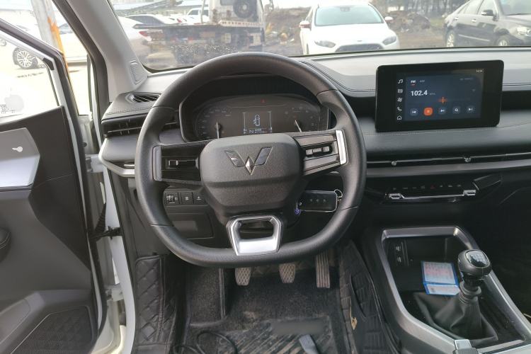 Used Wuling Jiachen 2022 1.5L Manual Comfort Edition
