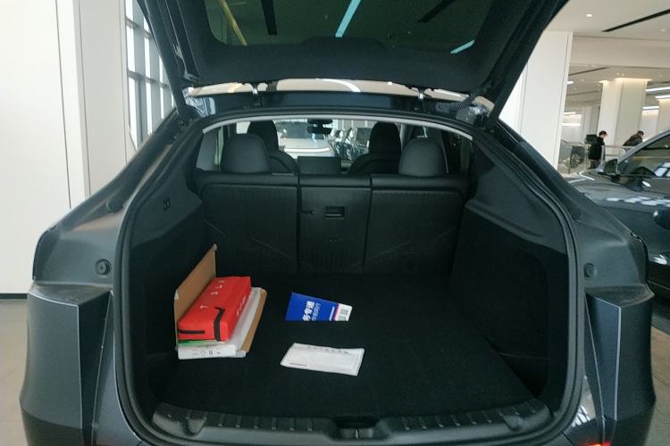 Used Tesla Model Y 2025 Rear-Wheel-Drive Version
