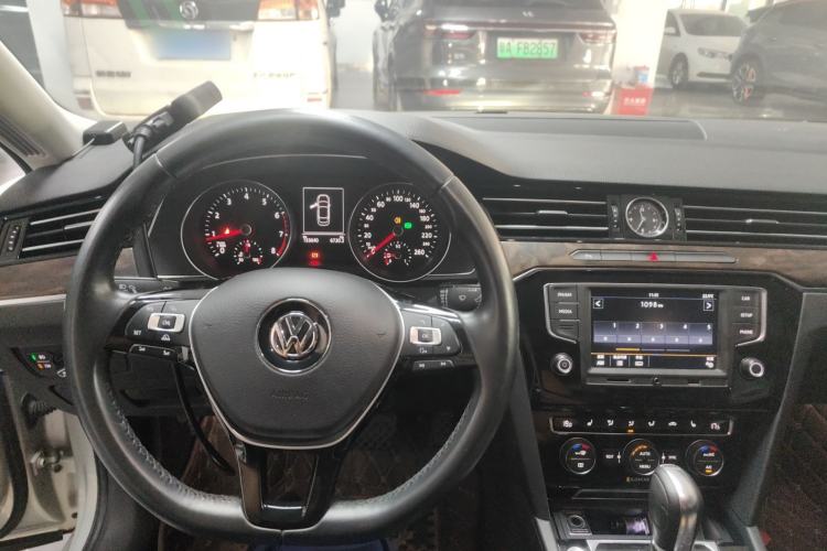 Used Volkswagen Magotan 2017 330TSI DSG Luxury Model
