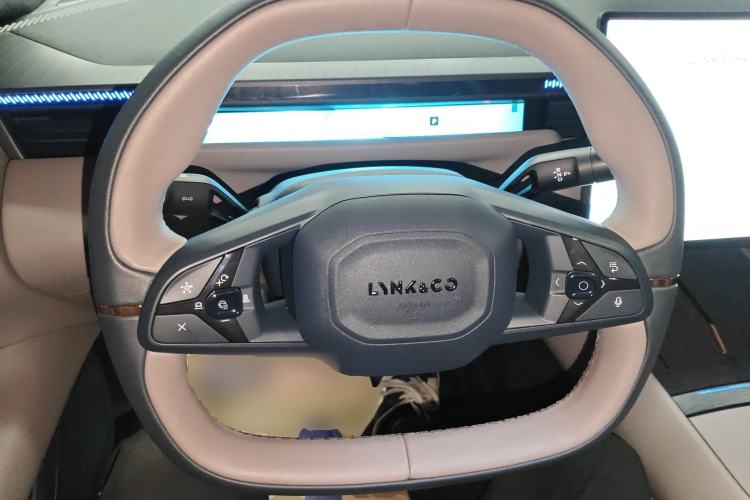 Used Lynk & Co Z10 2025 95 kWh 766 km Range Rear-Wheel Drive Max
