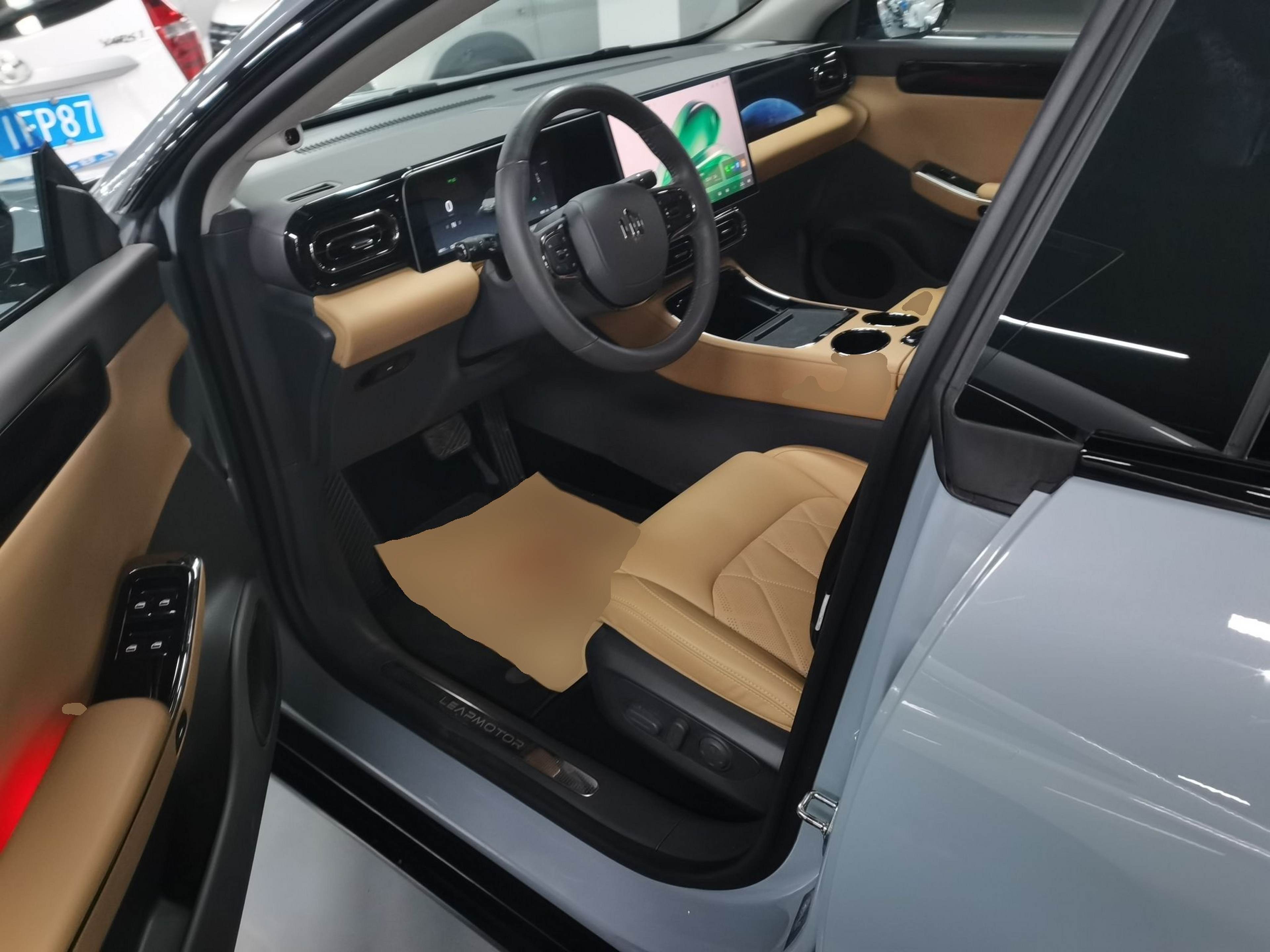 Переднее сиденье в автомобиле