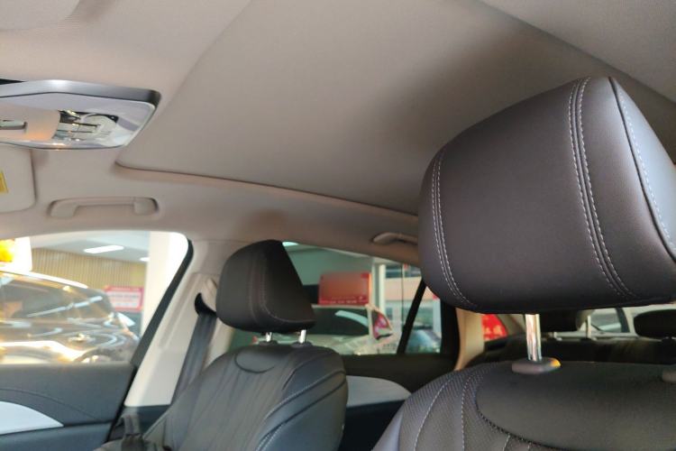 Used Hongqi H5 2025 2.0T Automatic Flagship 500 000-Vehicle Commemorative Edition
