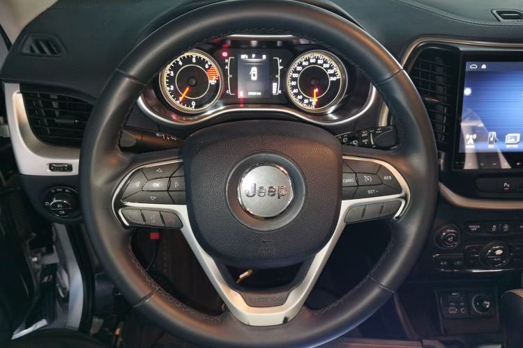 Used  Cherokee 2016 2.4L Leading Edition
