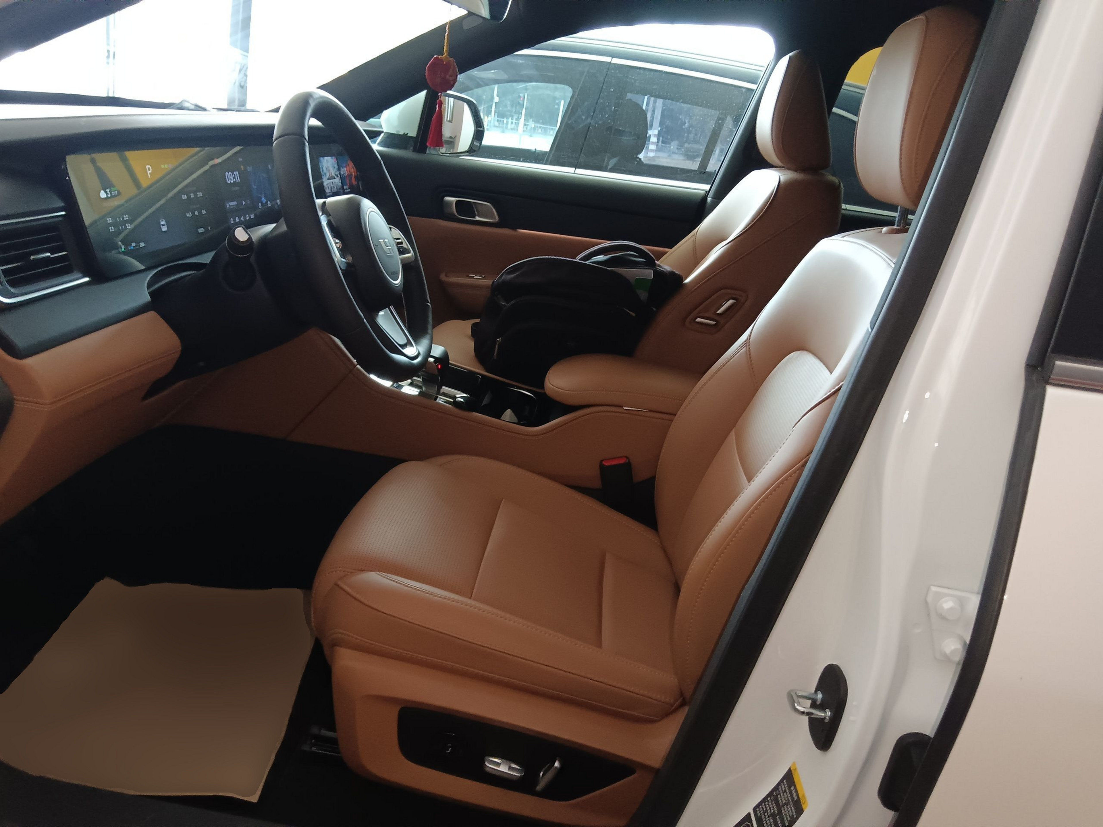 المقاعد الأمامية داخل السيارة