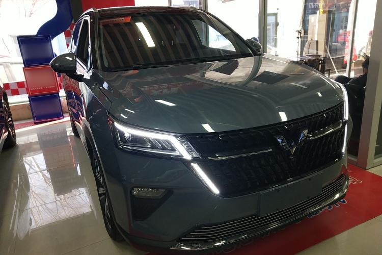 Used Wuling Asta 2022 2.0L DHT Electric-Speed Version
