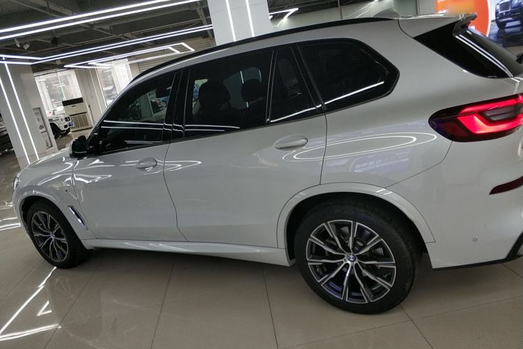 Used BMW X5 2022 Restyled xDrive 30Li Luxury Version M Sport Package
