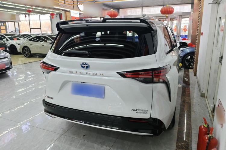 Used Toyota Sienna 2023 2.5L Hybrid Platinum Edition