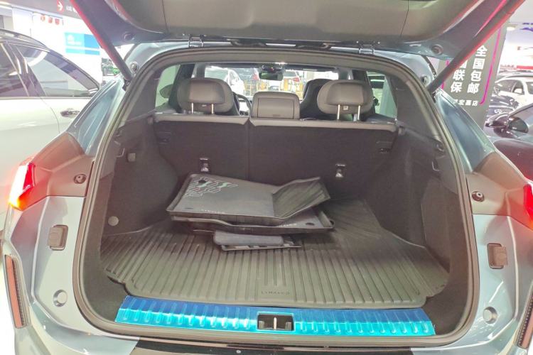 Used Lynk & Co 08 EM-P 2025 220 km All-Wheel-Drive Performance Halo
