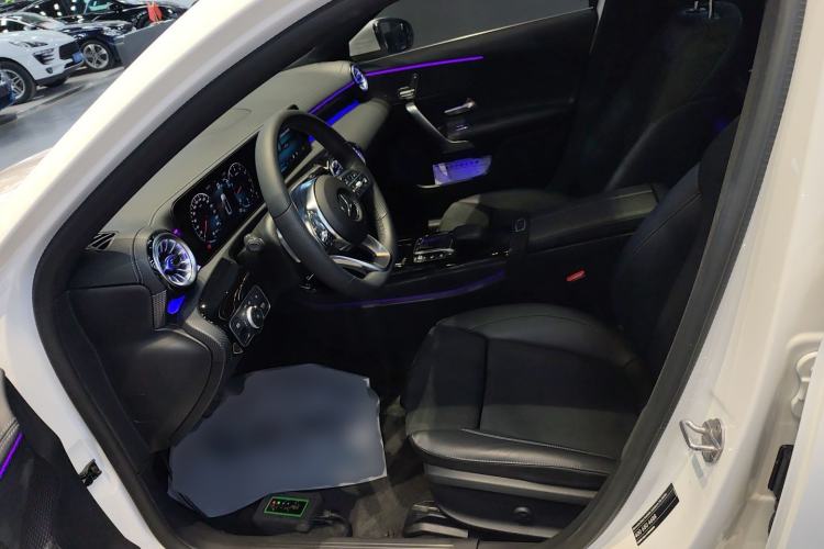 Used Mercedes-Benz A-Class 2022 Revised Version A 200 L Sport Sedan Fashionable Style
