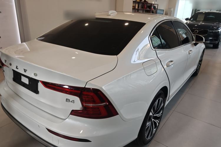 Used Volvo S60 2024 B4 Zhiyuan Luxury Edition
