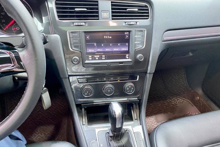 Used Volkswagen Golf 2017 1.6L Automatic Comfort Million-Vehicle Anniversary Edition
