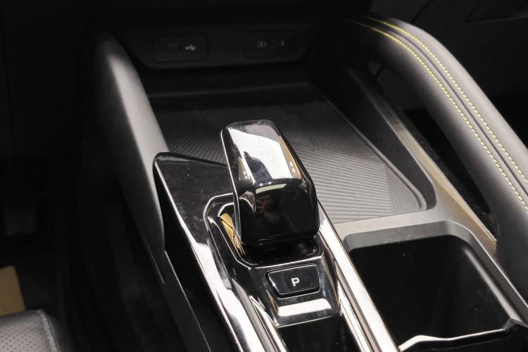 Used Geely Auto Coolray 2025 Bin Yue L 1.5T DCT Starlight Edition
