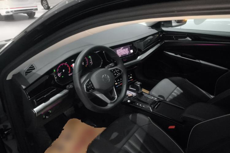 Used Volkswagen Passat 2024 380TSI Dragon Glory Edition
