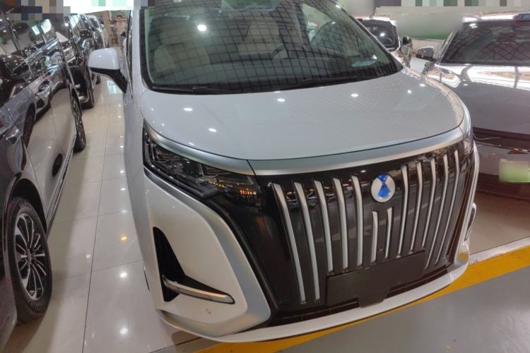 Used Denza D9 2024 EV 600 Four-Wheel-Drive Flagship Model
