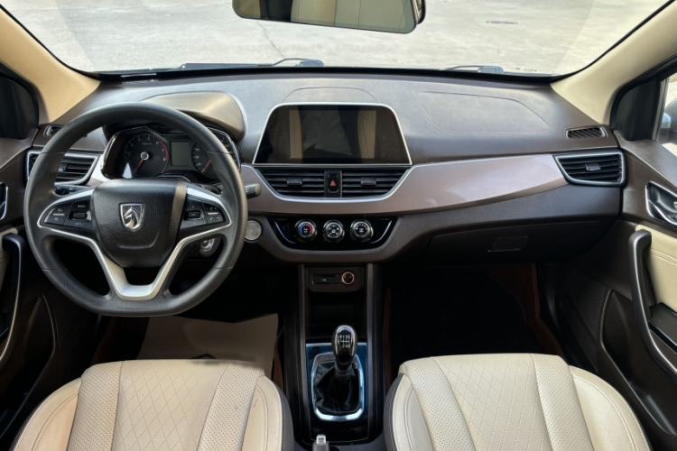 Used Baojun 310W 2017 1.5L Manual Fashion Model China V
