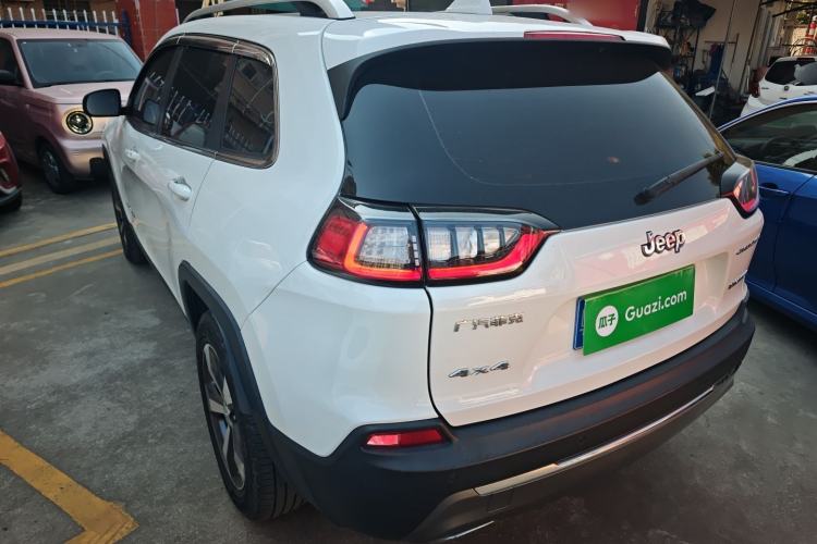 Used  Cherokee 2019 2.0T Four-Wheel Drive Explorer Edition China V
