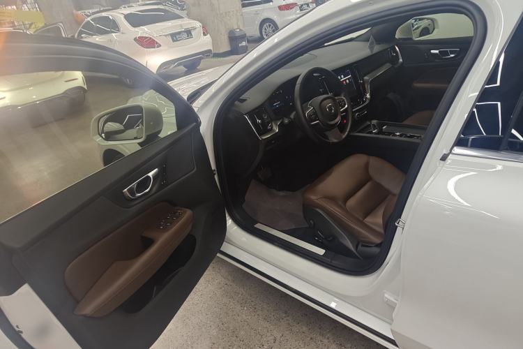 Used Volvo S60 2025 B4 Zhiyi Luxury Edition
