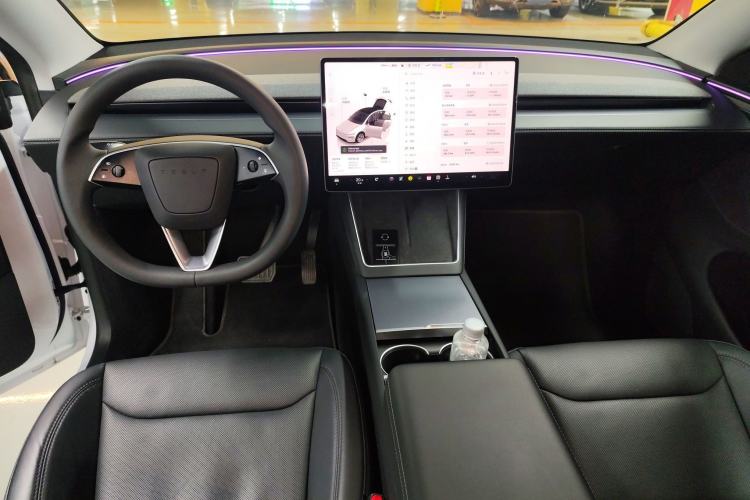 Used Tesla Model Y 2025 Long-Range All-Wheel-Drive Version
