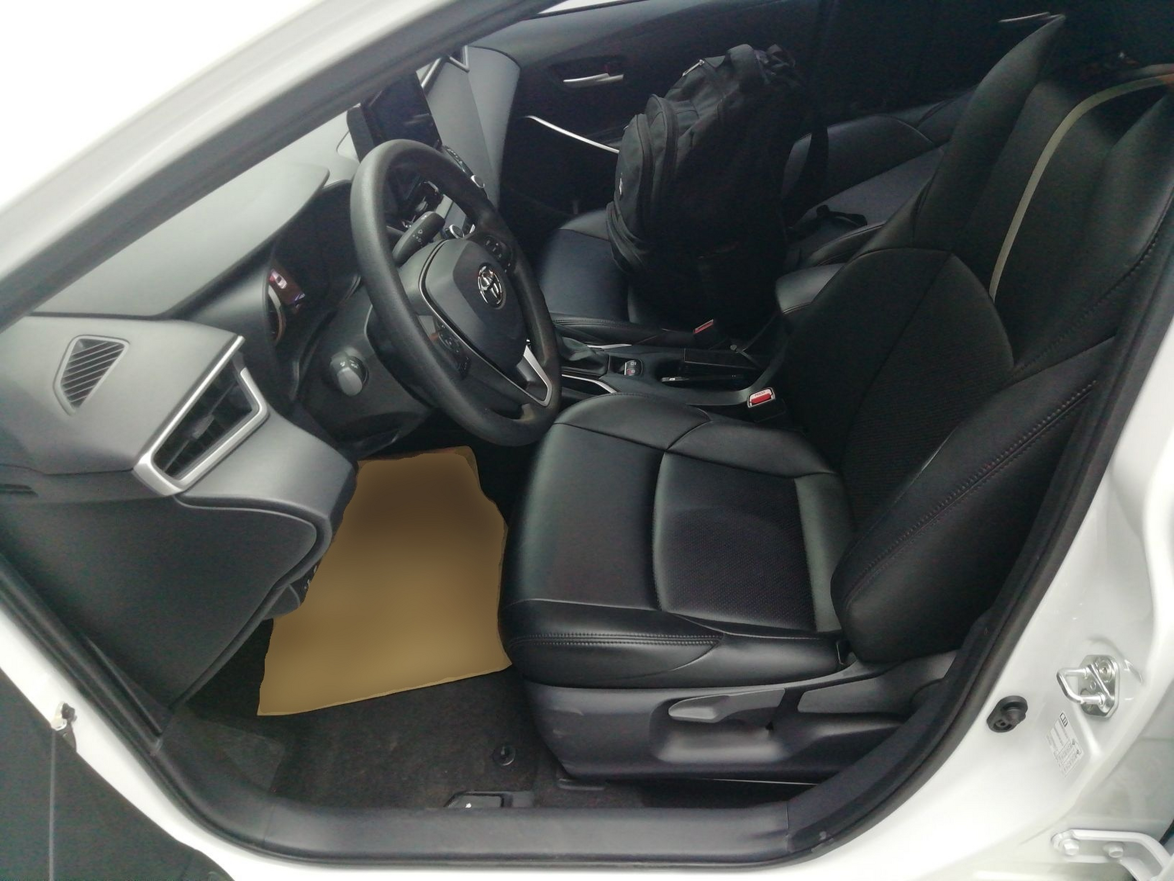 Переднее сиденье в автомобиле