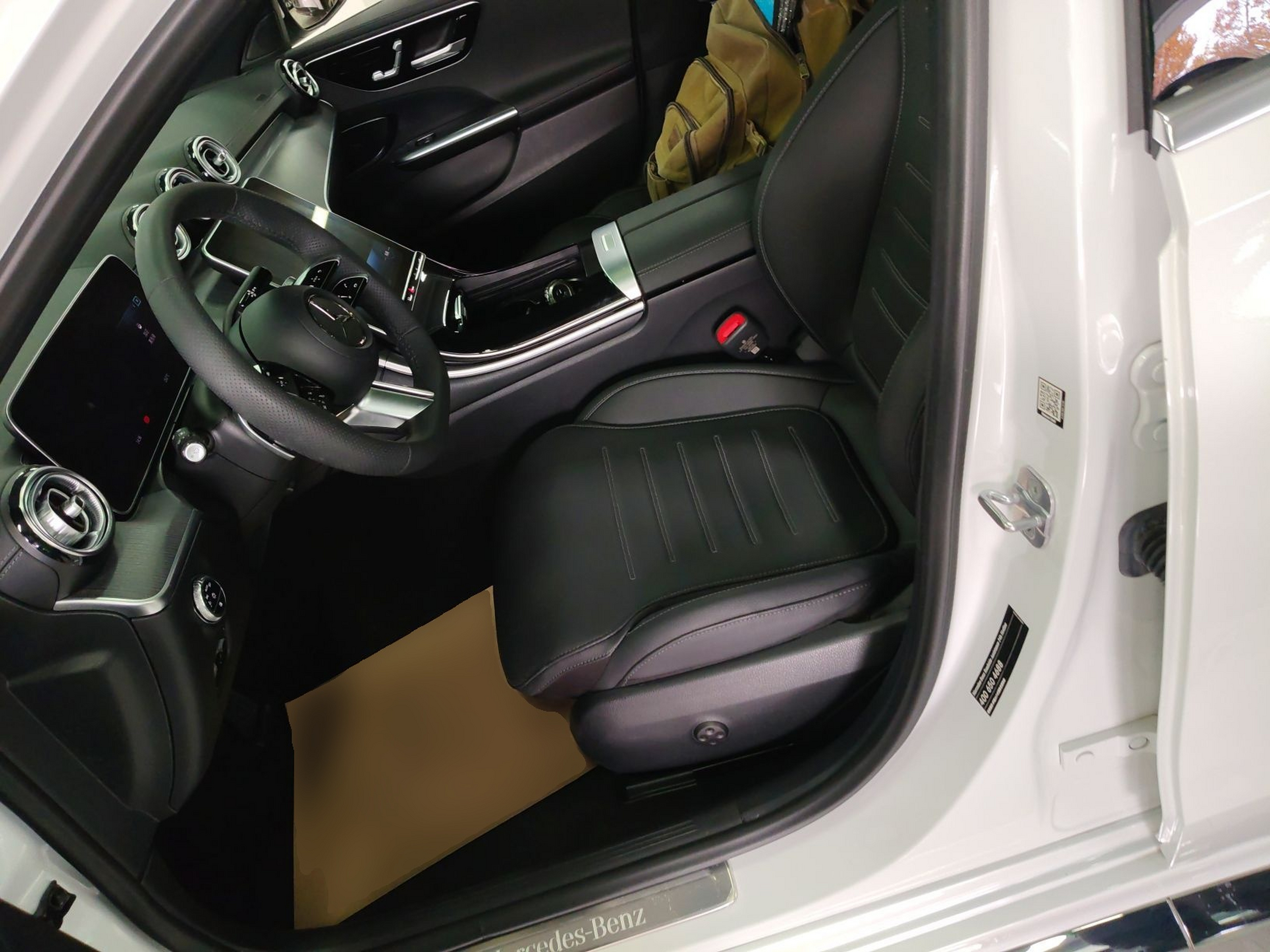 Переднее сиденье в автомобиле