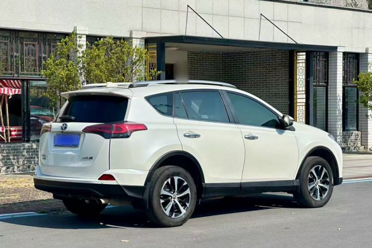 Used Toyota RAV4 2016 2.0L CVT Two-Wheel Drive Fashion Edition China V Standard