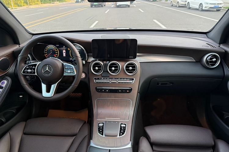 Used Mercedes-Benz GLC 2020 Facelift GLC 260 L 4MATIC Luxury Edition
