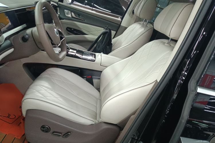 Used Denza D9 2022 DM-i 970 Four-Wheel Drive Prestige Model
