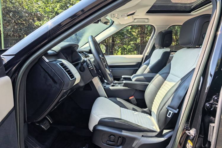 Used Land Rover Discovery 2023 360 PS R-Dynamic SE
