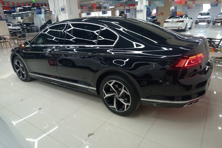 Used Volkswagen Magotan 2023 2 Million Units Limited Edition 330TSI DSG Leading Version
