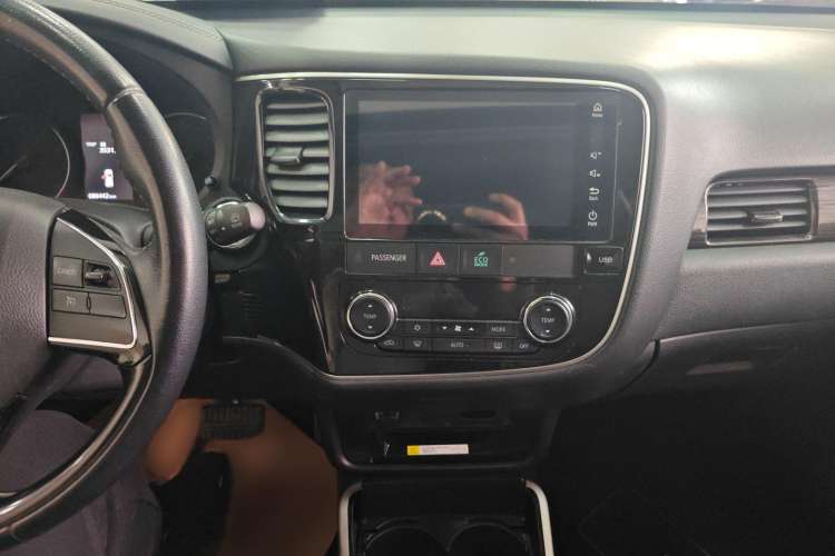 Used Mitsubishi Outlander 2020 2.0L Two-Wheel Drive Comfort Edition 7-Seater