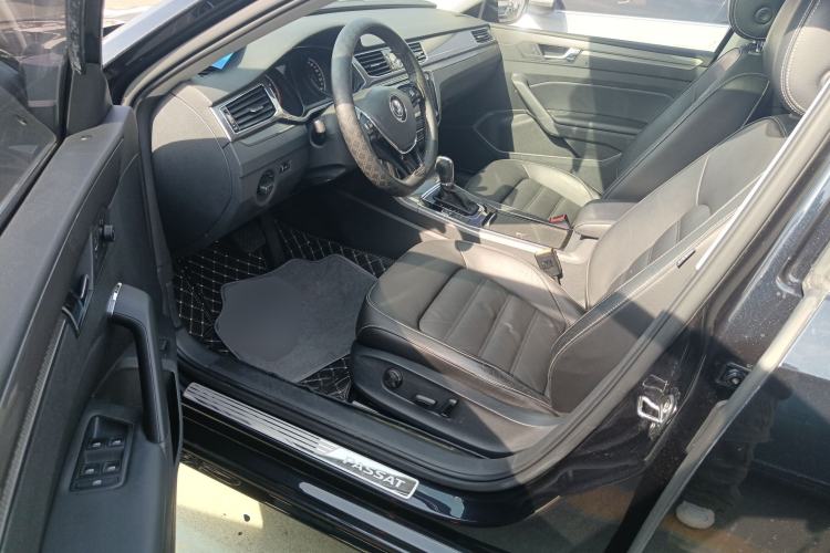 Used Volkswagen Passat 2016 330TSI DSG Luxury Edition
