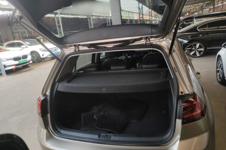 Used Volkswagen Golf 2018 230TSI Automatic Luxury Version
