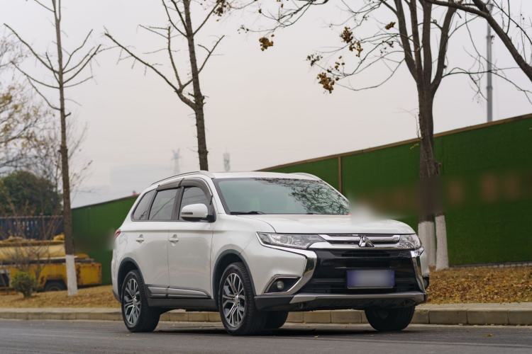 Used Mitsubishi Outlander 2018 2.0L Two-Wheel Drive Glory Edition 5 Seats