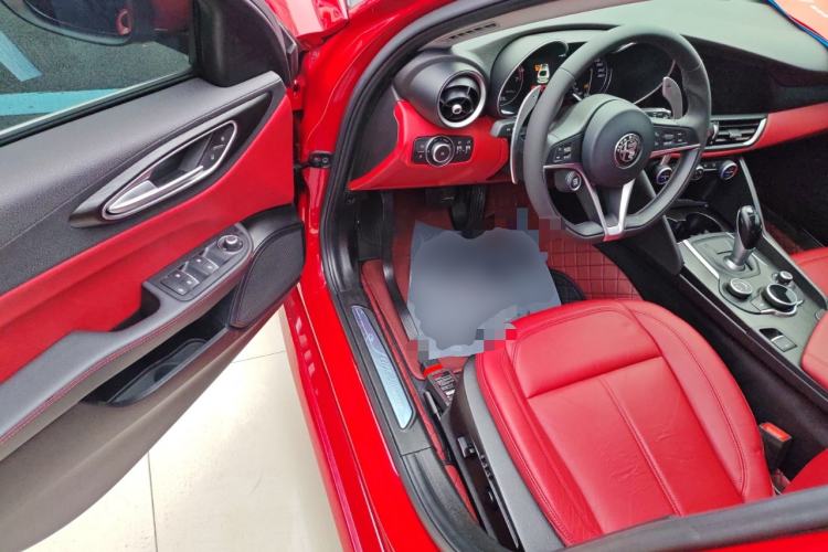 Used Alfa Romeo Giulia 2017 2.0T 280HP Luxury Edition
