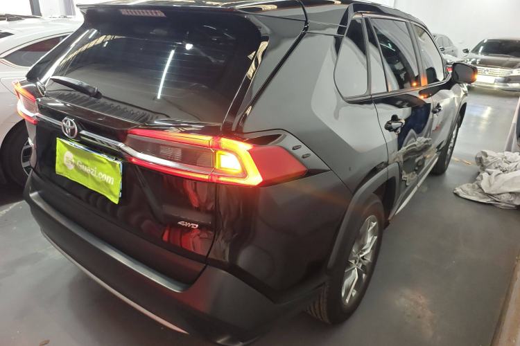 Used Toyota Wildlander 2022 2.0L CVT 4x4 Luxury PLUS Edition
