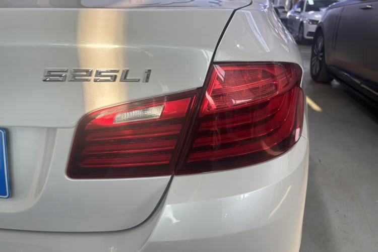 Used BMW 5 Series 2014 525Li Luxury Design Package
