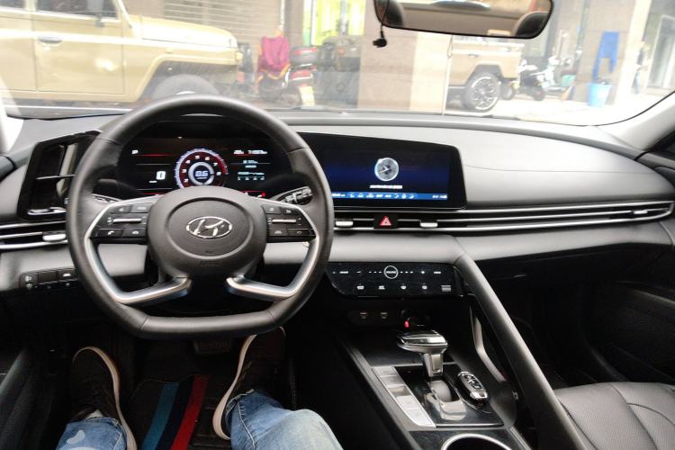 Used Hyundai Elantra 2022 1.5L CVT LUX Prestige Edition
