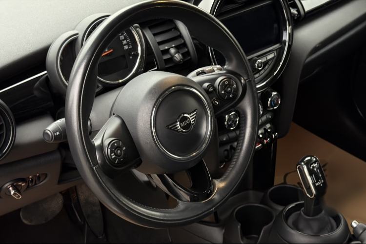 Used MINI MINI 2019 1.5T COOPER Classic Edition Five-Door Version
