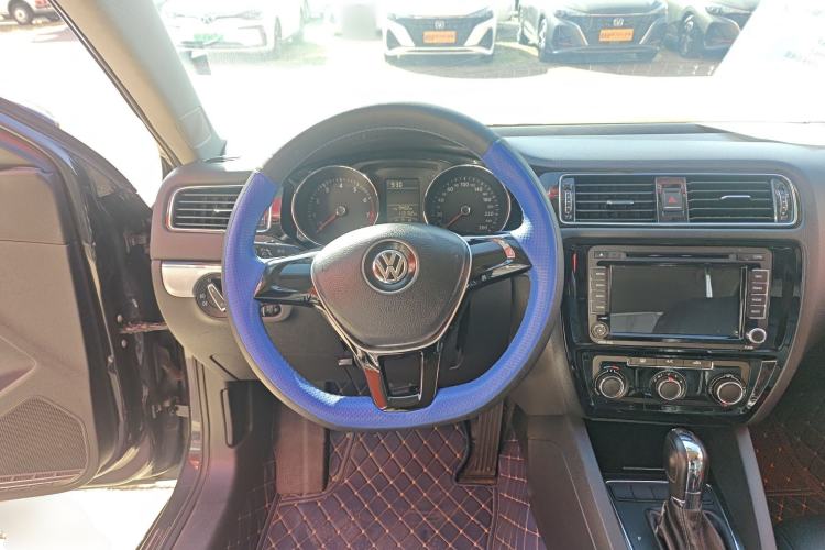 Used Volkswagen Sagitar 2015 1.6L Automatic Comfort Model
