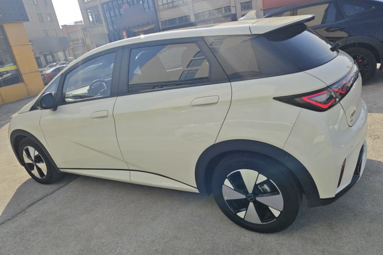 Used BYD Dolphin 2023 420 km Fashion Edition
