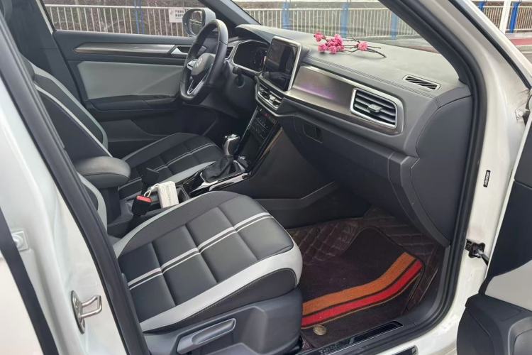 Used Volkswagen T-ROC 2023 300TSI DSG Two-Wheel-Drive Chen Guang Edition
