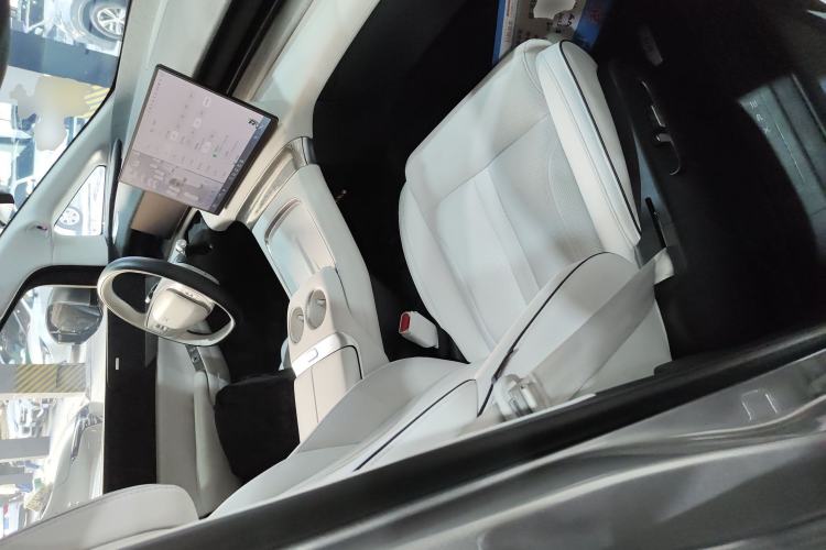 Used XPeng X9 2024 702 Ultra-Long Range Max
