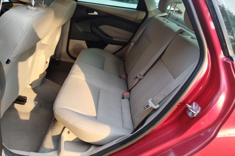 Used Ford Focus 2015 Sedan 1.6L Manual Comfort Model
