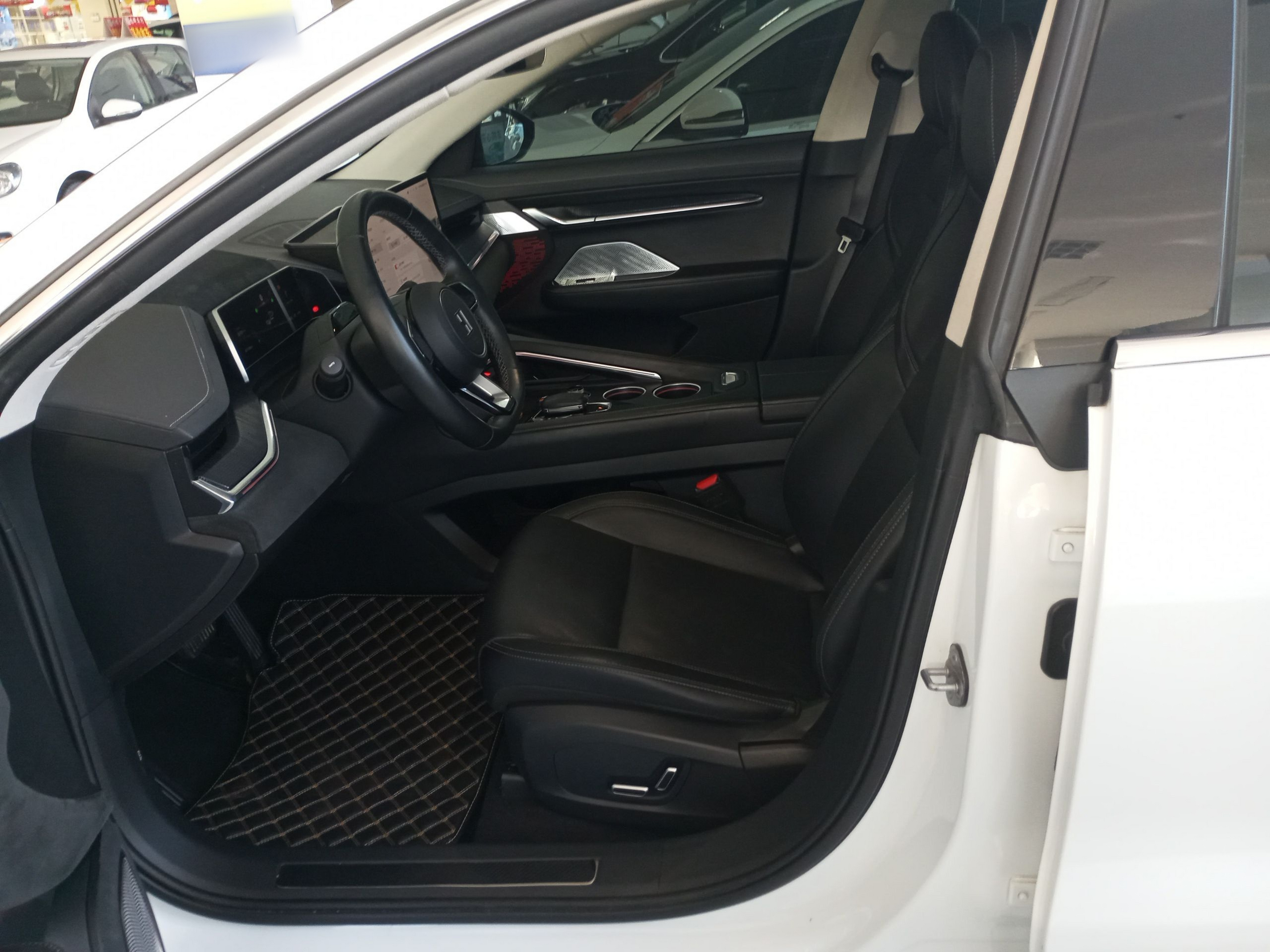 المقاعد الأمامية داخل السيارة