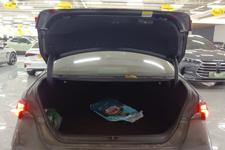 Used Toyota Avalon 2019 Dual-Engine 2.5L XLE Prestige Version China VI Standard
