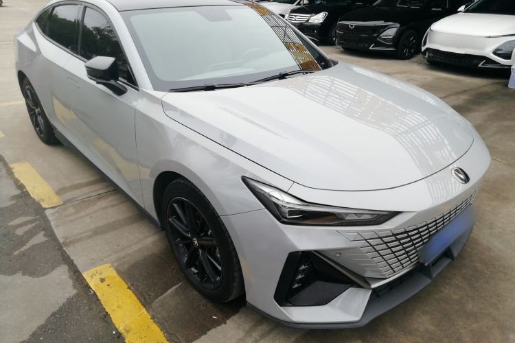 Used Changan UNI-V 2022 1.5T Prestige Version