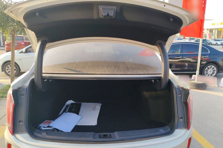 Used Hongqi E-QM5 2022 431 km Charge & Enjoy Edition
