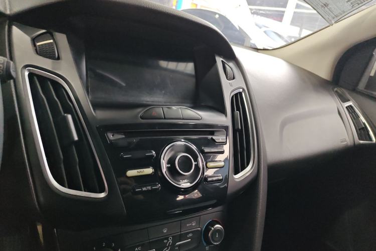 Used Ford Focus 2018 Hatchback Classic 1.6L Automatic Trendy SmartDrive Edition