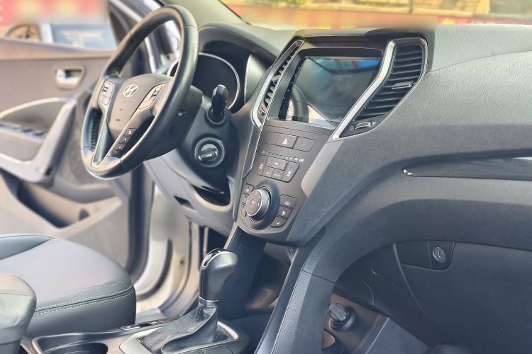 Used Hyundai Santa Fe 2013 2.4L Automatic 2WD Comfort Edition
